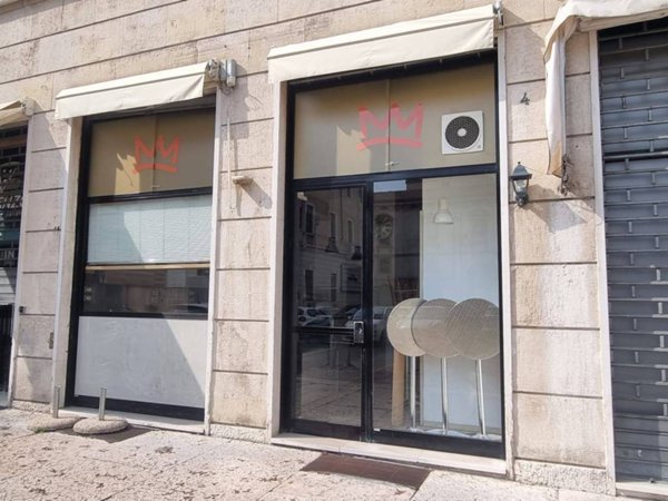 negozio in affitto a Verona in zona Centro Storico