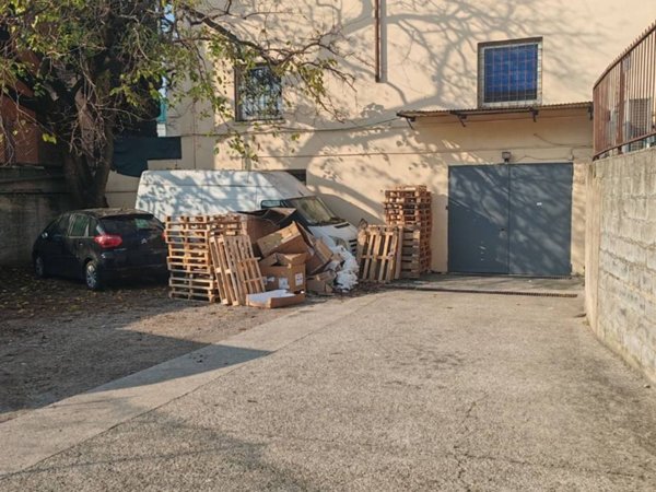 locale commerciale in affitto a Verona in zona Golosine