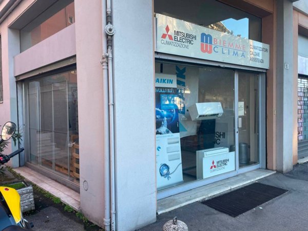 negozio in affitto a Verona in zona Saval