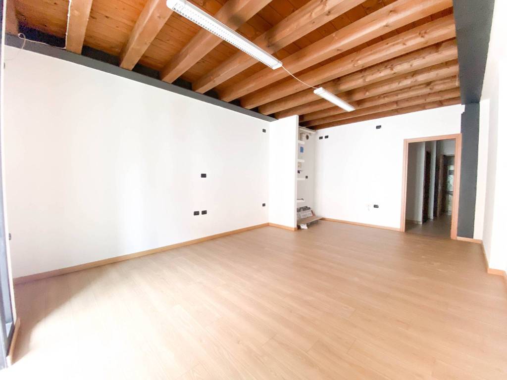 negozio in affitto a Verona in zona San Michele Extra