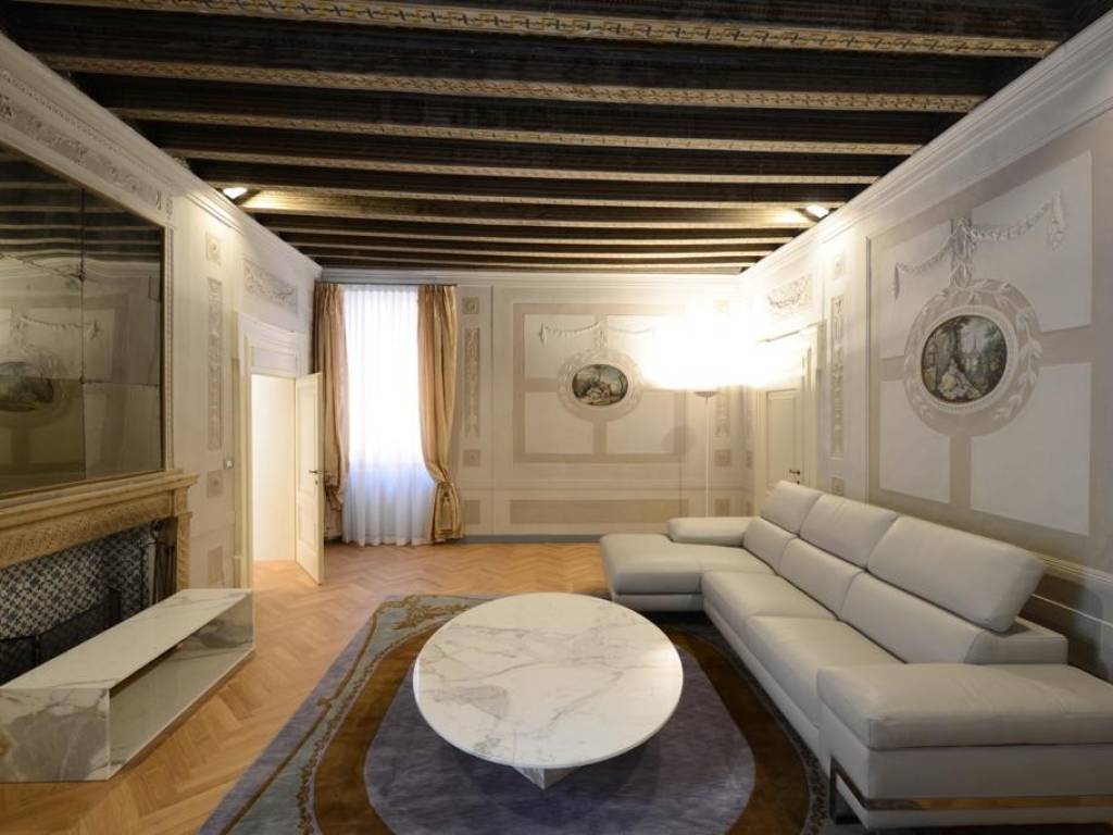 appartamento in affitto a Verona in zona Centro Storico