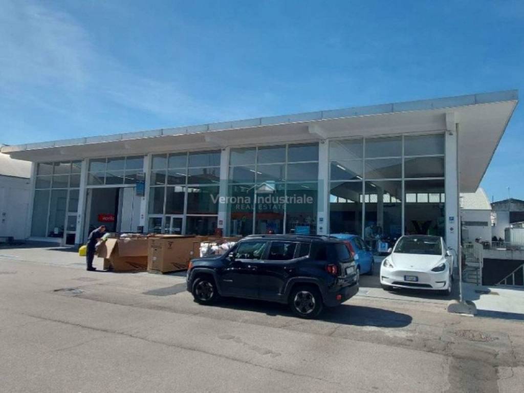 locale commerciale in affitto a Verona