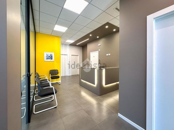 negozio in affitto a Verona in zona Saval