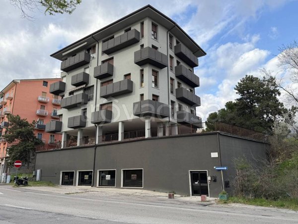 negozio in affitto a Verona in zona Santa Lucia