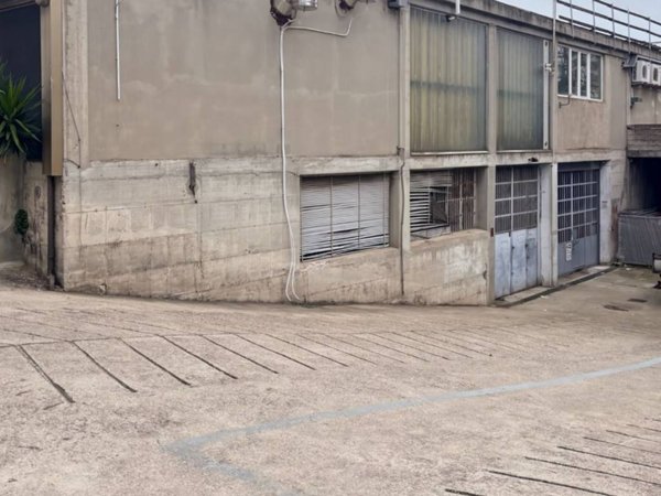 locale commerciale in affitto a Verona