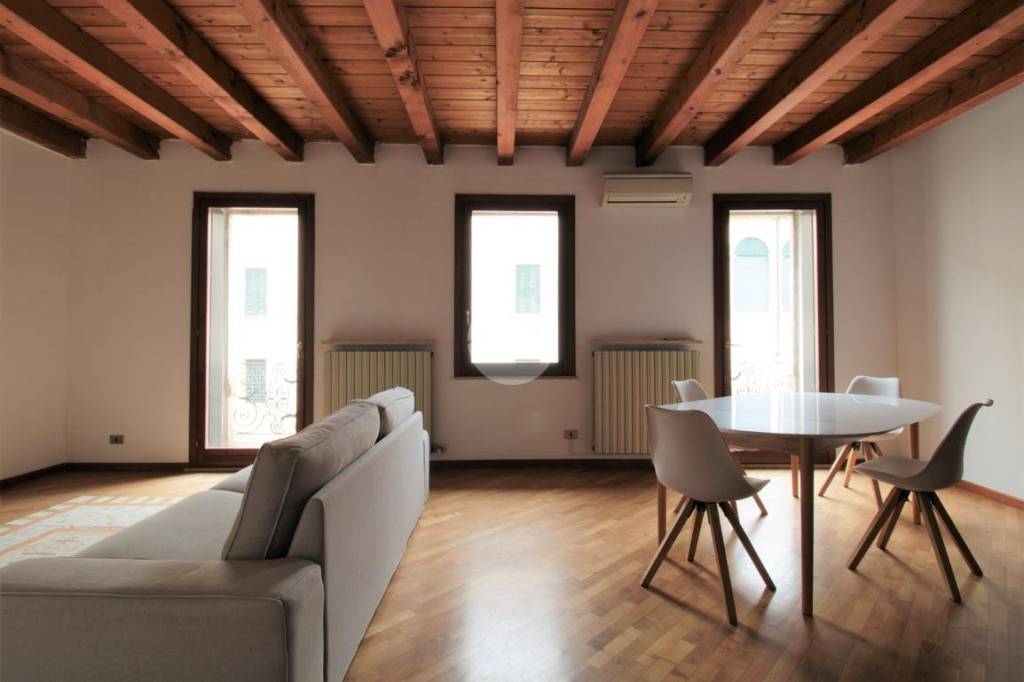 appartamento in affitto a Verona in zona Veronetta