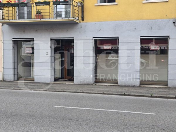 negozio in affitto a Verona in zona Santa Lucia