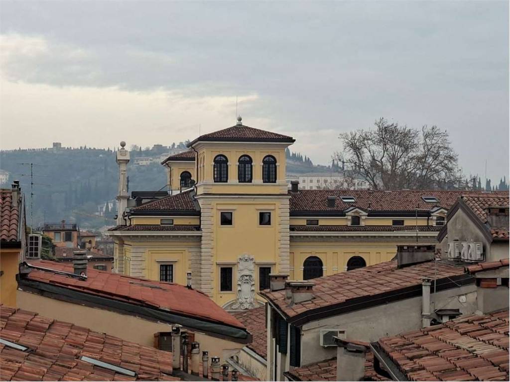 appartamento in affitto a Verona in zona Centro Storico