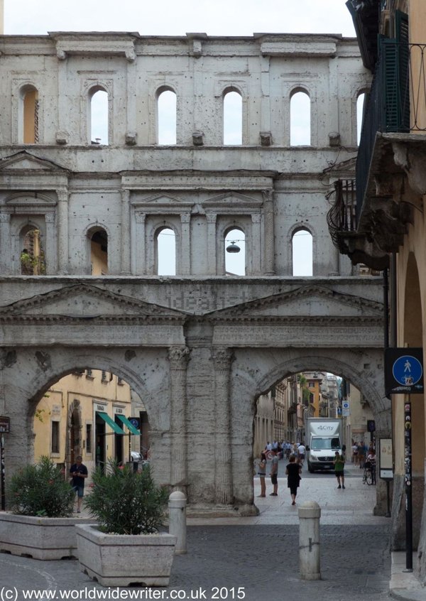locale commerciale in affitto a Verona in zona Centro Storico