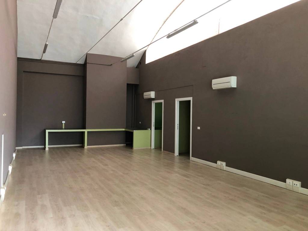 negozio in affitto a Verona in zona Santa Lucia