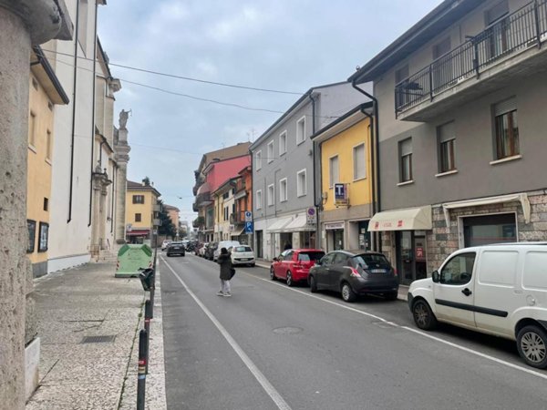 negozio in affitto a Verona in zona San Massimo all'Adige