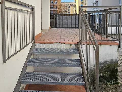 negozio in affitto a Verona in zona Santa Lucia