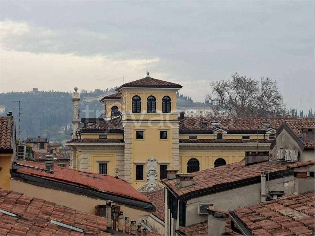 appartamento in affitto a Verona in zona Centro Storico