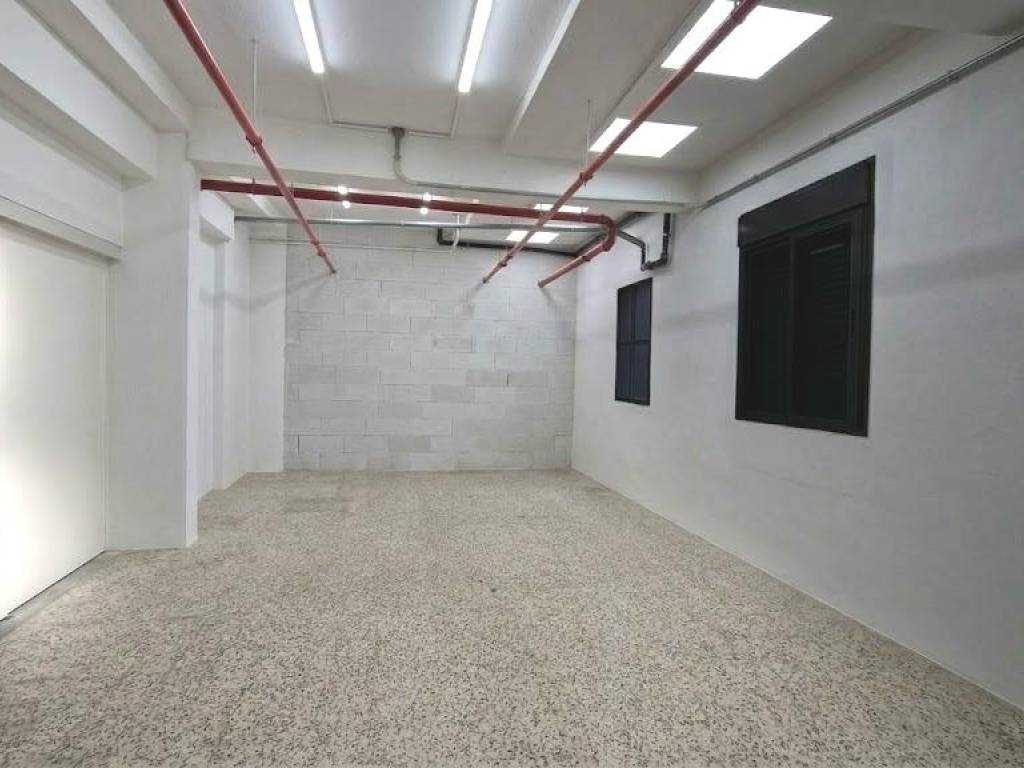 locale commerciale in affitto a Verona