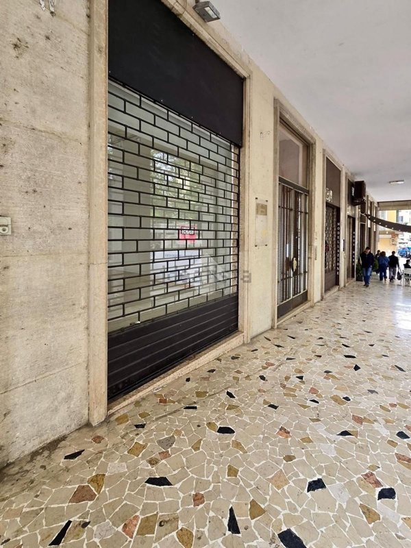 locale commerciale in affitto a Verona in zona Centro Storico
