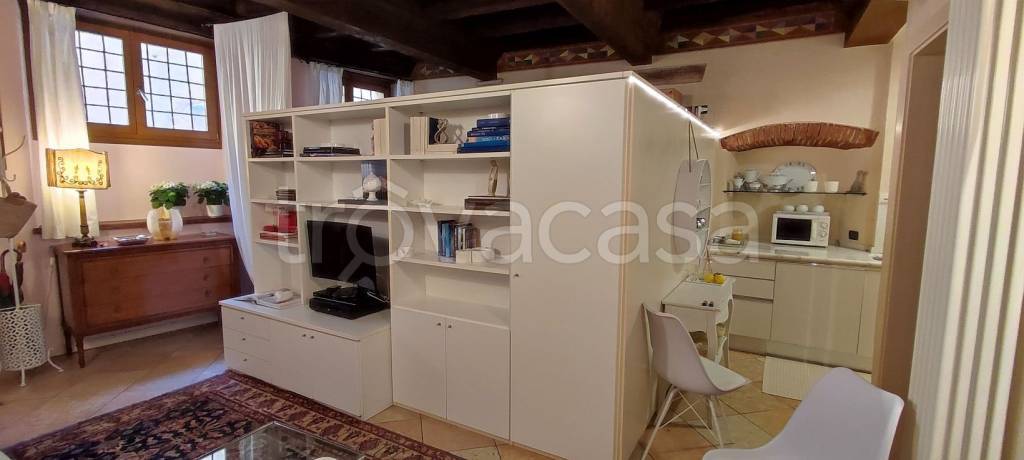 appartamento in affitto a Verona in zona Centro Storico