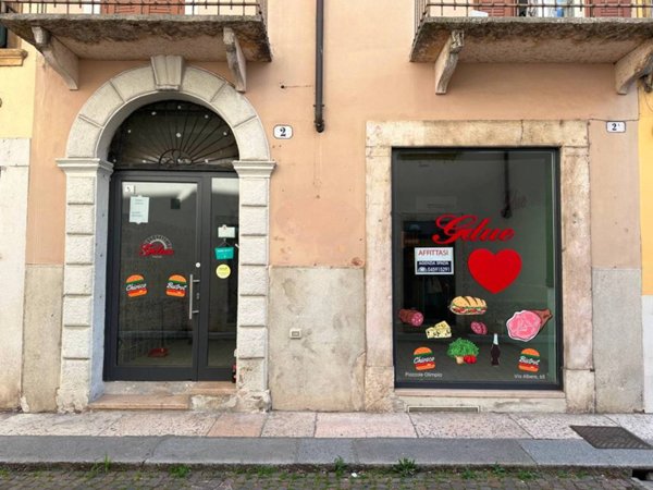 negozio in affitto a Verona in zona Centro Storico