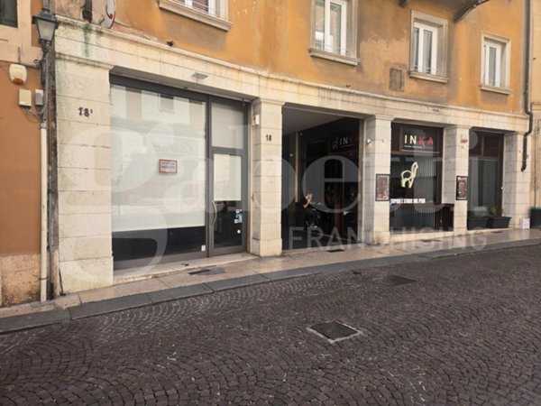 negozio in affitto a Verona in zona Centro Storico