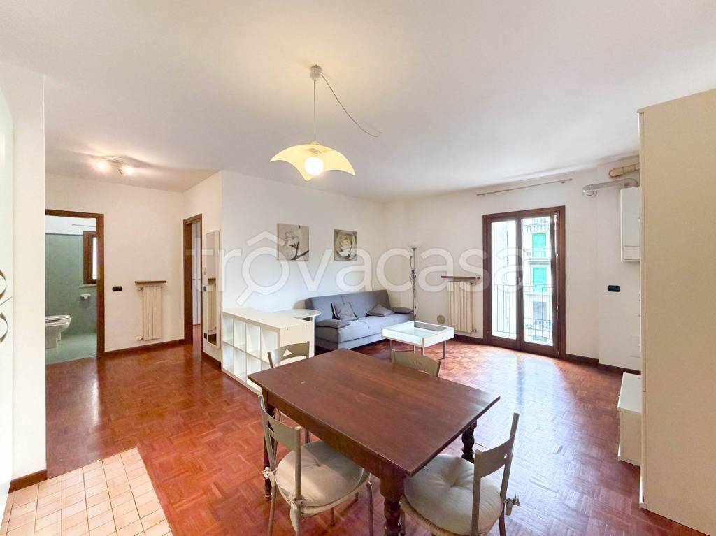appartamento in affitto a Verona in zona Cittadella