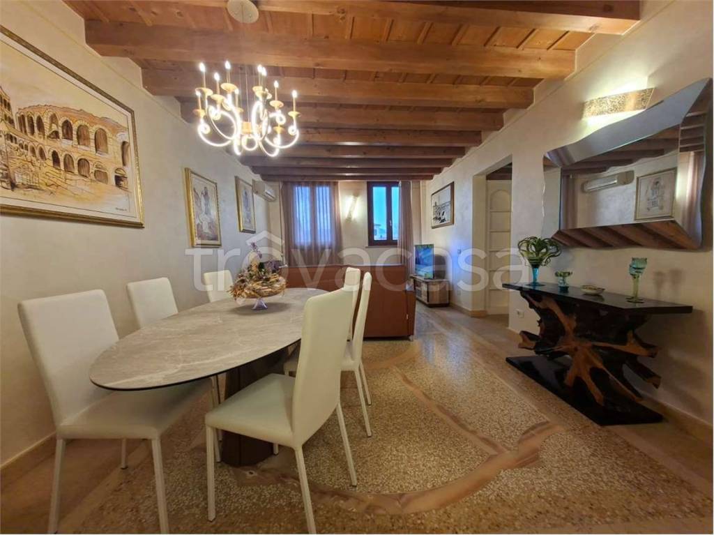 appartamento in affitto a Verona in zona Centro Storico