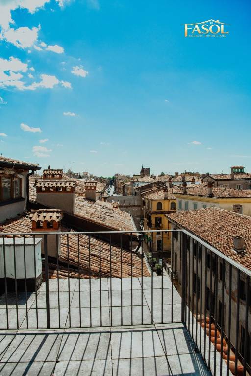 appartamento in affitto a Verona in zona Centro Storico