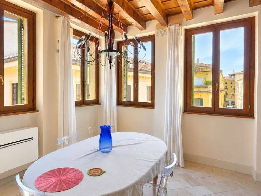 appartamento in affitto a Verona in zona Centro Storico
