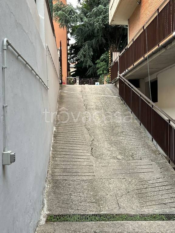 locale commerciale in affitto a Verona in zona Golosine