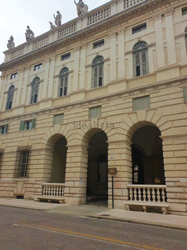 appartamento in affitto a Verona in zona Centro Storico