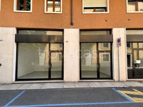 negozio in affitto a Verona in zona Cittadella