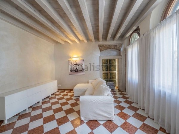 appartamento in affitto a Verona in zona Centro Storico