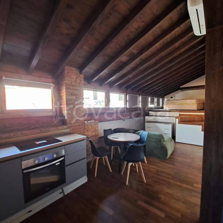 appartamento in affitto a Verona in zona Centro Storico