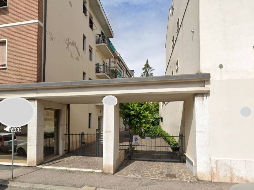 box auto in affitto a Verona in zona Valdonega