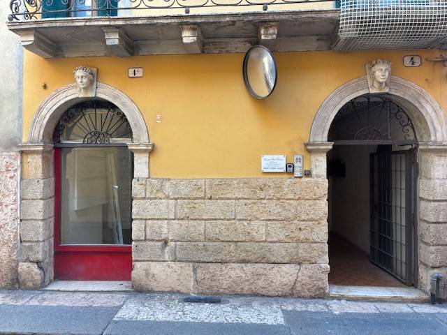 negozio in affitto a Verona in zona Centro Storico