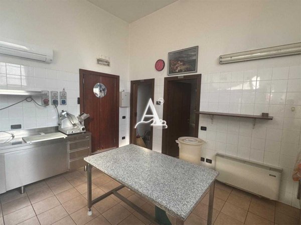 locale commerciale in affitto a Vigasio