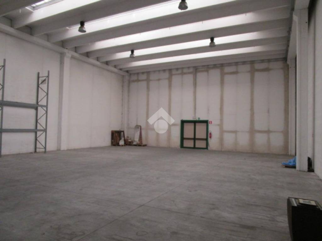 locale commerciale in affitto a Vigasio