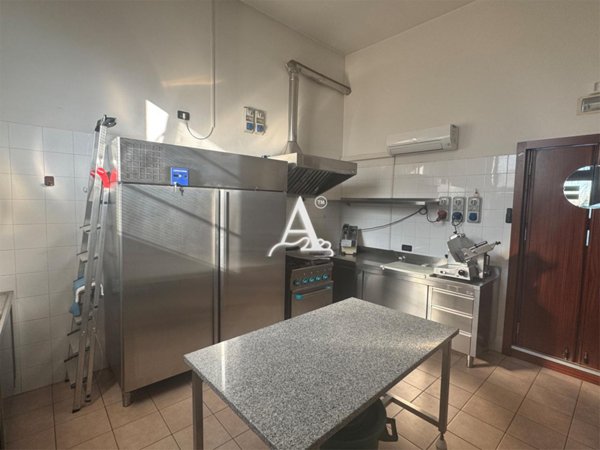 locale commerciale in affitto a Vigasio