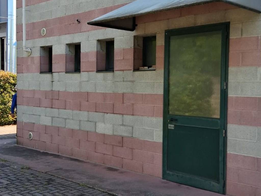 negozio in affitto a Vigasio in zona Isolalta