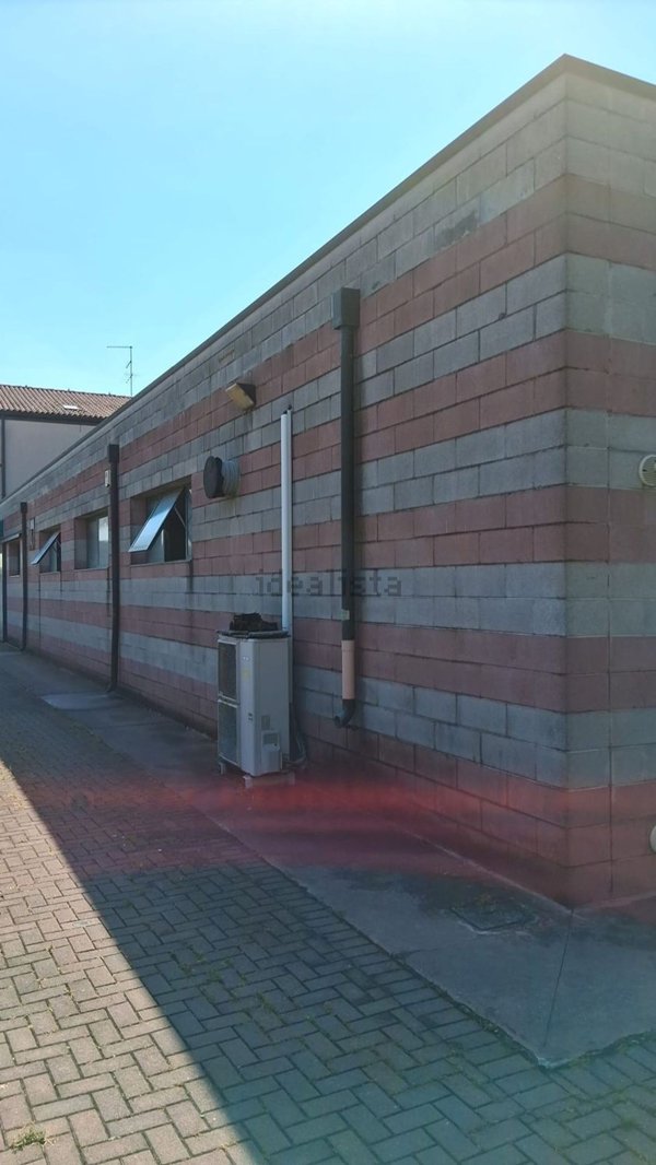 locale commerciale in affitto a Vigasio in zona Isolalta