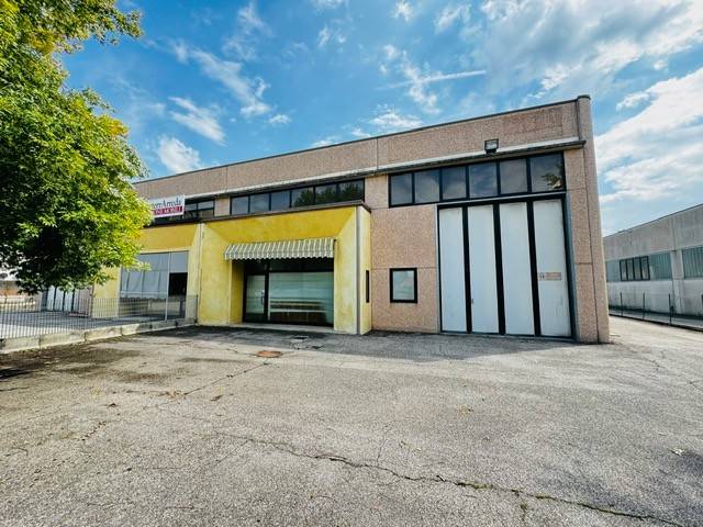 locale commerciale in affitto a Villa Bartolomea