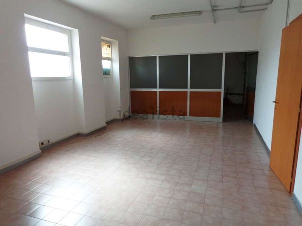 locale di sgombero in affitto a Villafranca di Verona