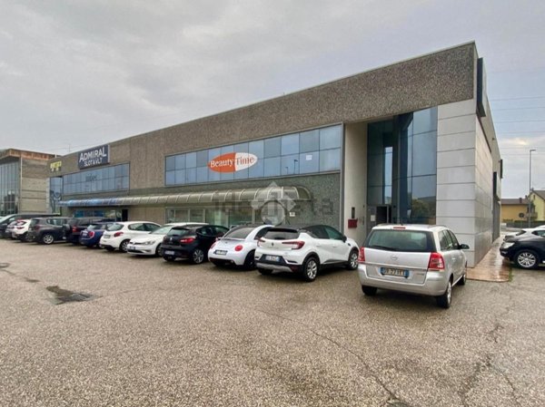 negozio in affitto a Villafranca di Verona