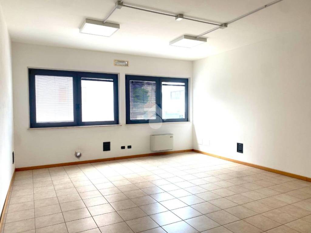 ufficio in affitto a Villafranca di Verona