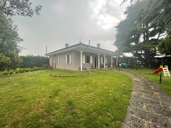 casa indipendente in affitto a Villafranca di Verona in zona Rosegaferro