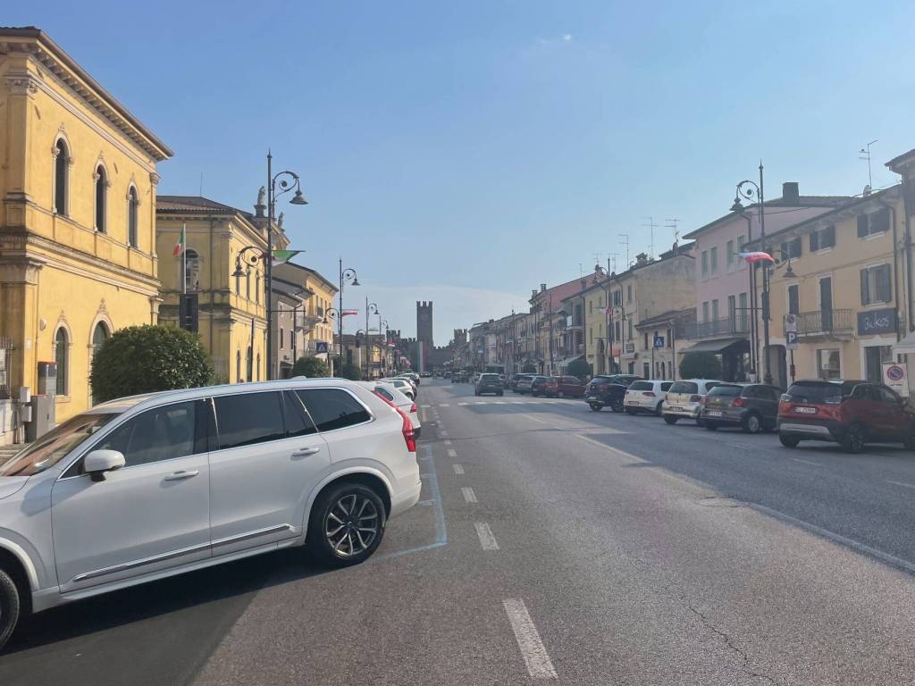 negozio in affitto a Villafranca di Verona