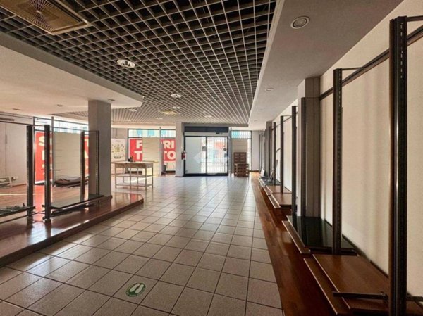 negozio in affitto a Villafranca di Verona in zona Dossobuono