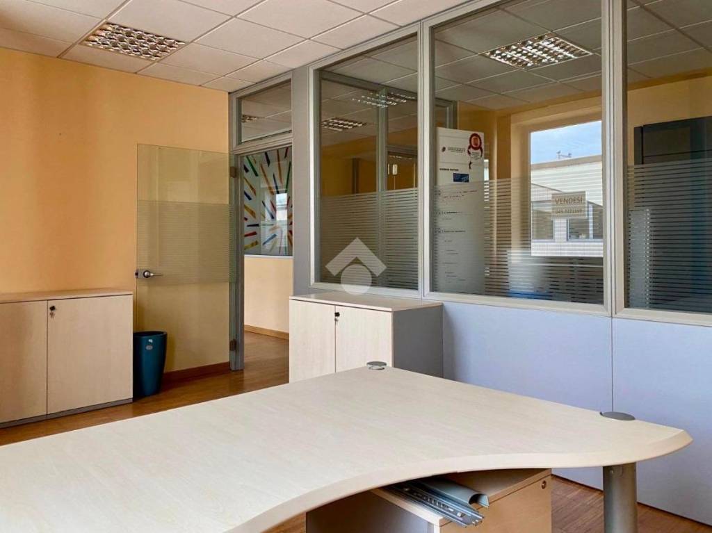 ufficio in affitto a Villafranca di Verona in zona Dossobuono