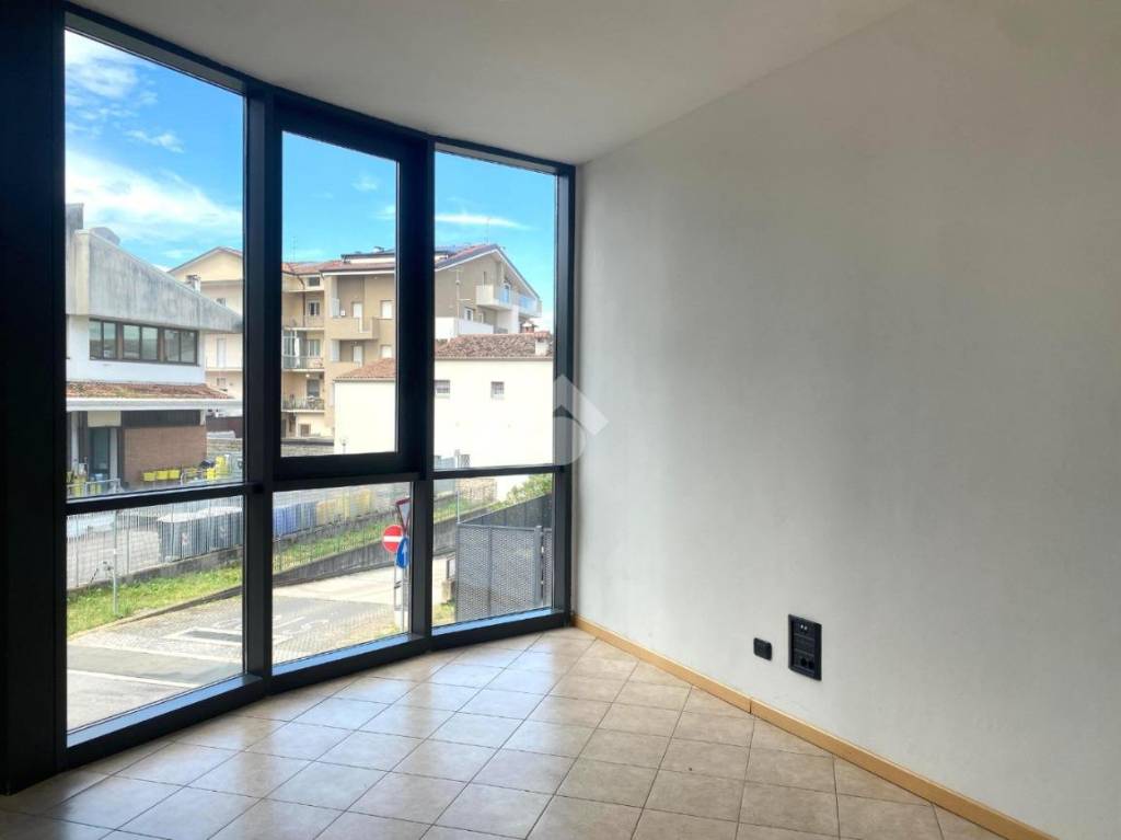 ufficio in affitto a Villafranca di Verona