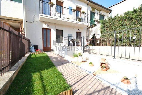 appartamento in affitto a Villafranca di Verona in zona Pizzoletta