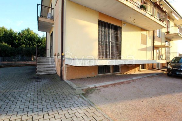 locale commerciale in affitto a Villafranca di Verona