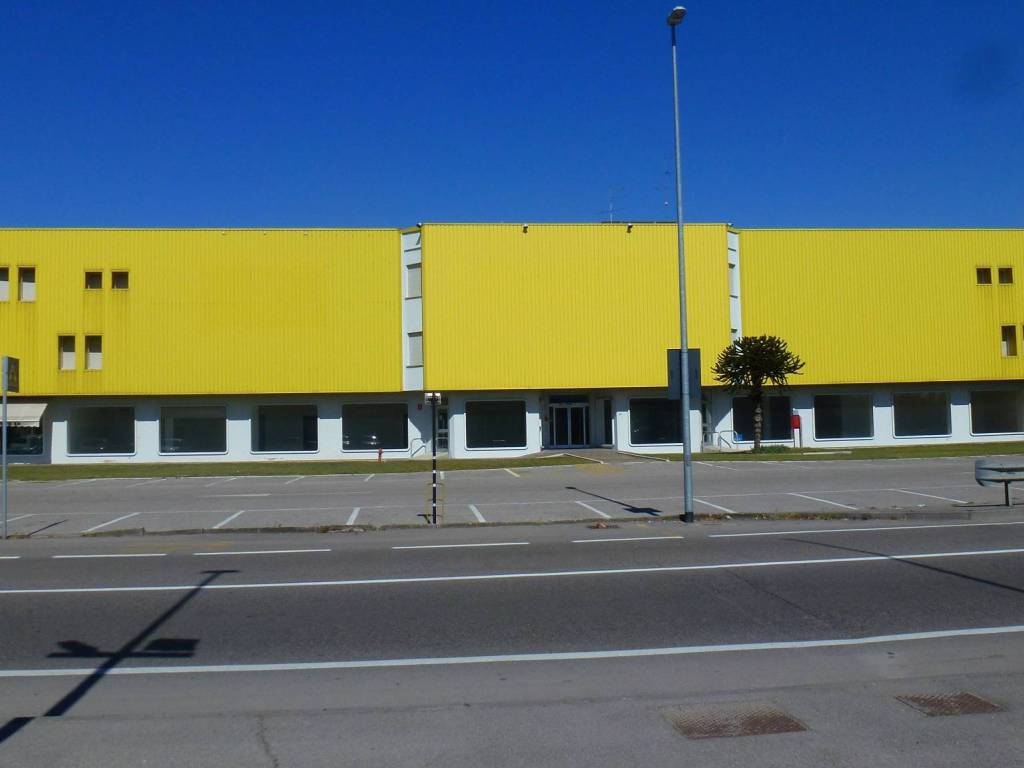 negozio in affitto a Villafranca di Verona